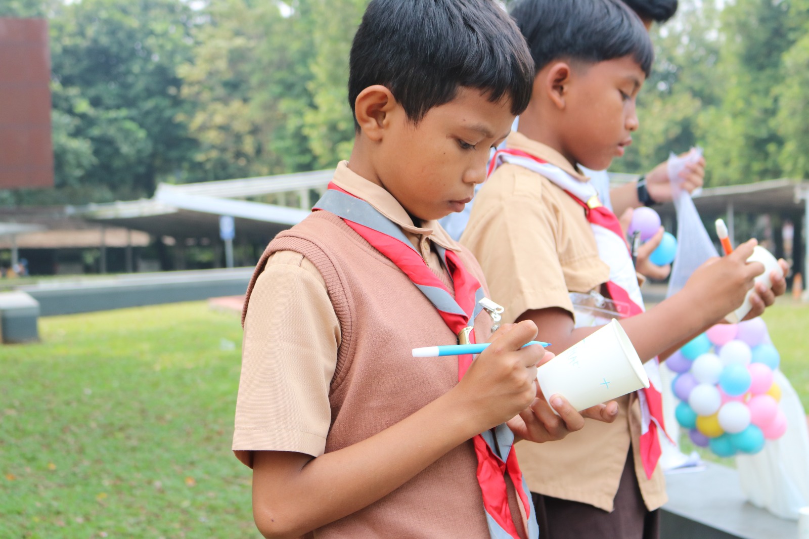 Siswa SD bermain Labirin Cita